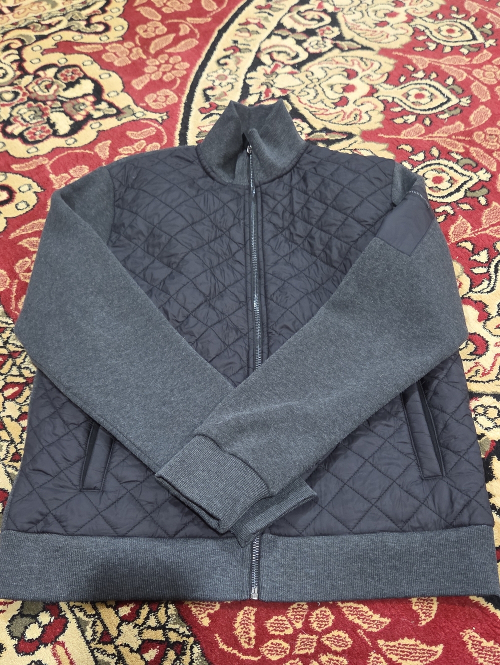 Tahari Men's Quilted Hybrid Jacket in Charcoal Gray